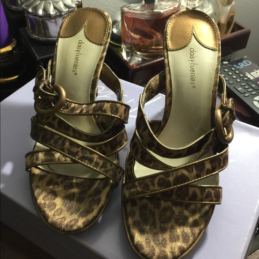Daisy Fuentes Leopard print heels  7 1/2